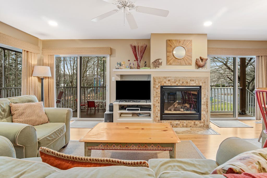 Sea Colony Tennis 1st-floor condo with gym, basketball court, & tennis court