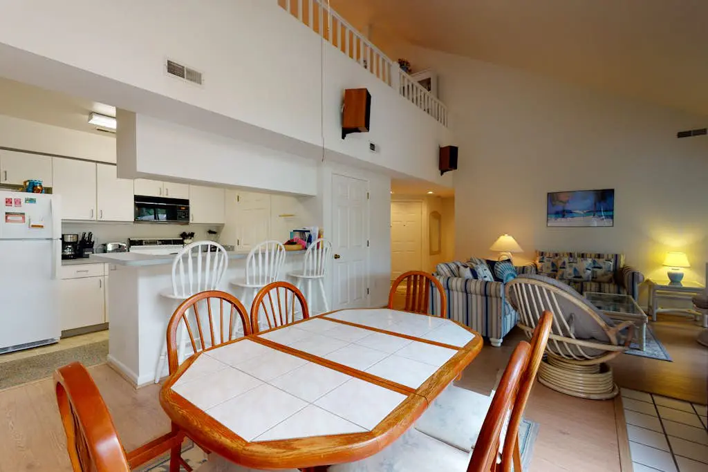 Sea Colony - 19007 Lakeview Ct