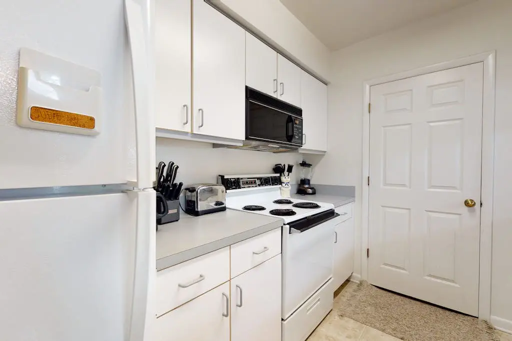 Sea Colony - 19007 Lakeview Ct