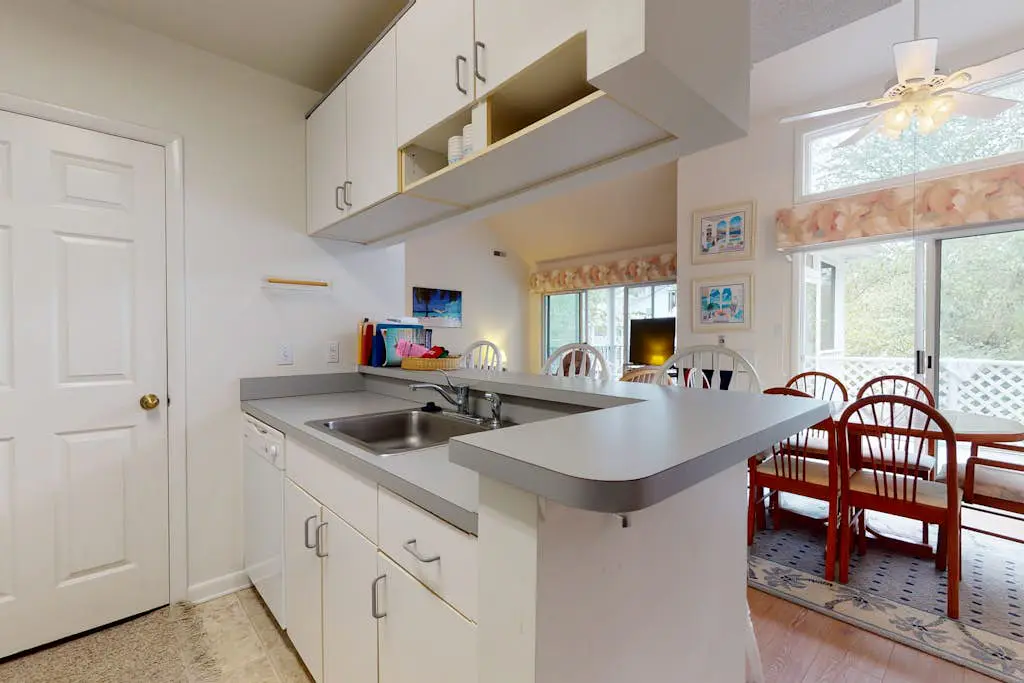 Sea Colony - 19007 Lakeview Ct
