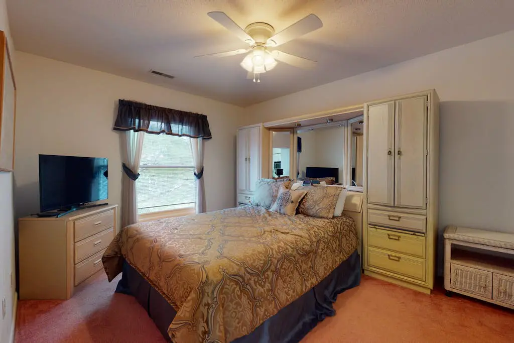 Sea Colony - 19007 Lakeview Ct