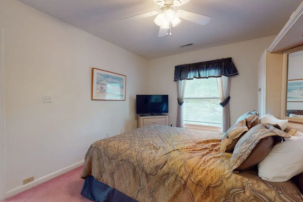 Sea Colony - 19007 Lakeview Ct