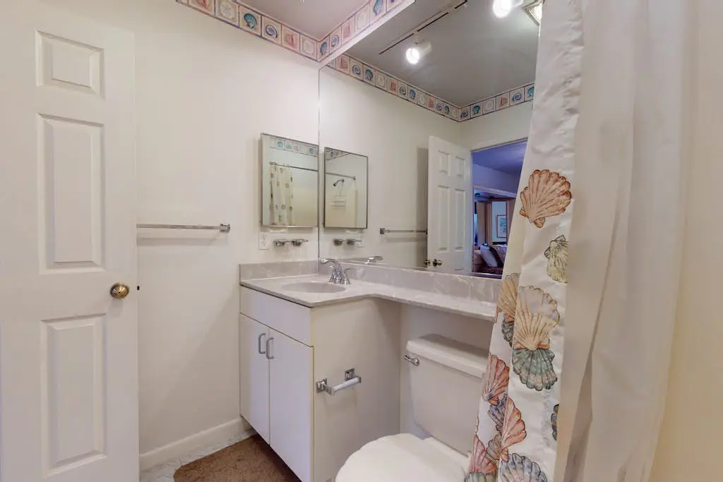Sea Colony - 19007 Lakeview Ct