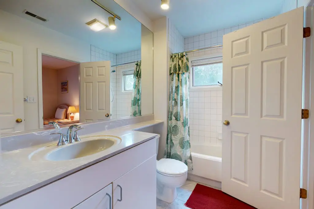 Sea Colony - 19007 Lakeview Ct
