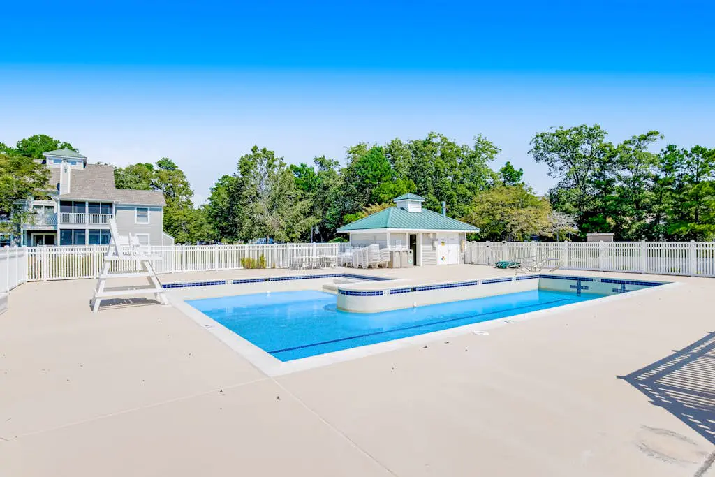 Sea Colony - 19007 Lakeview Ct
