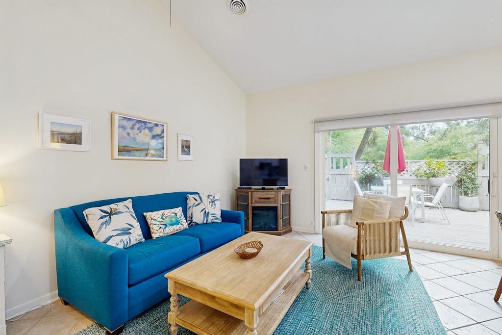 Sea Colony first-floor condo with fast WiFi, central AC & pool/gym access