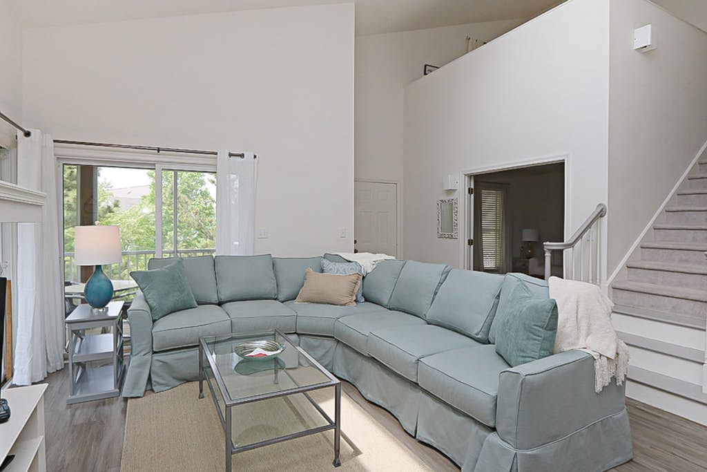 Sea Colony Tennis 2nd-floor condo with pool, gym & tennis court