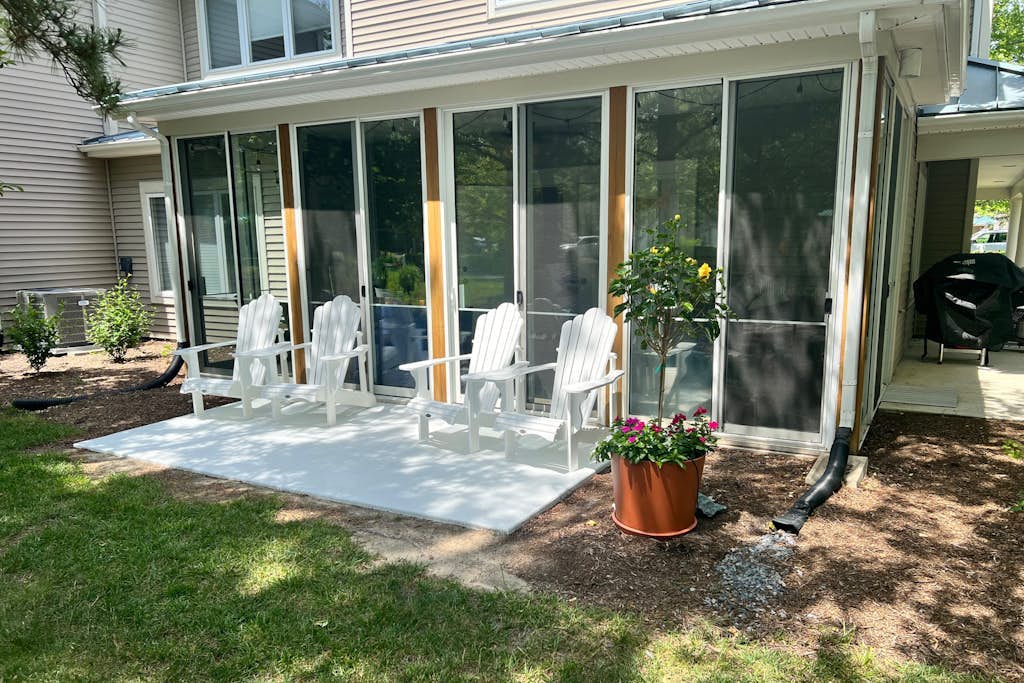Sea Colony Tennis townhouse with screened porch basketball, pool, & gym