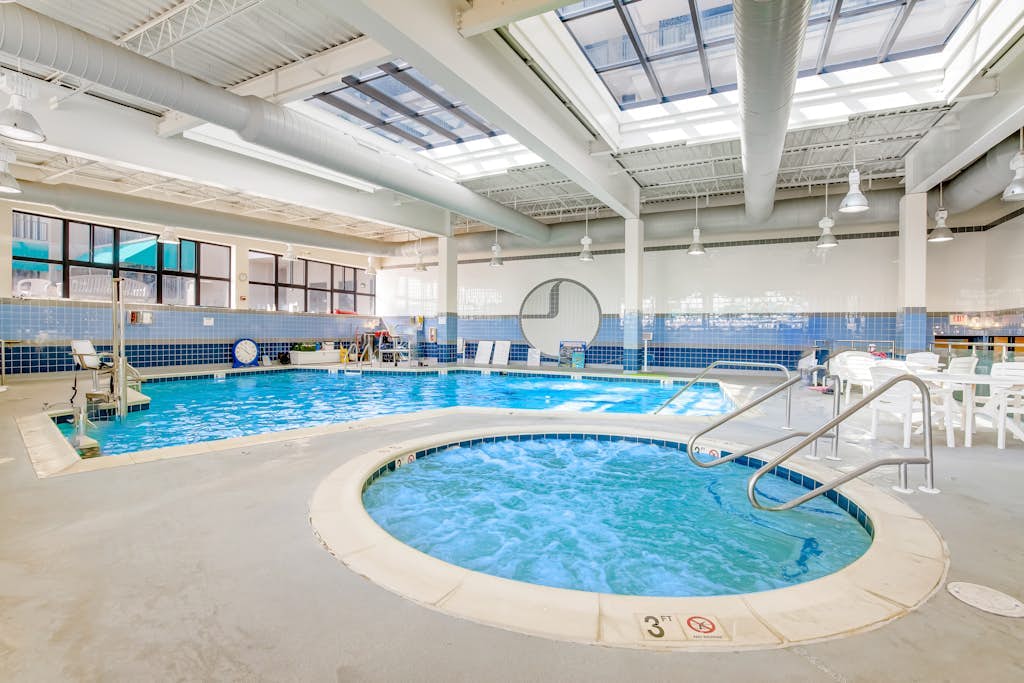 Sea Colony 1st-floor condo with pool, hot tub, sauna, gym, & tennis court