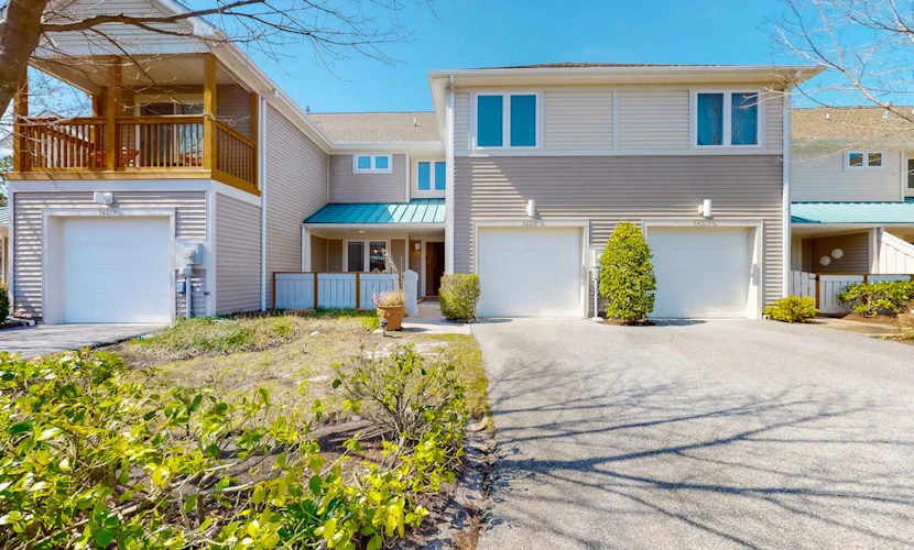 Sea Colony Tennis townhouse with fireplace, gym, tennis court, & pool