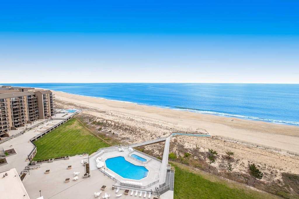 Sea Colony Ocean 14th floor condo w/ tennis court, shared sauna, and free WiFi