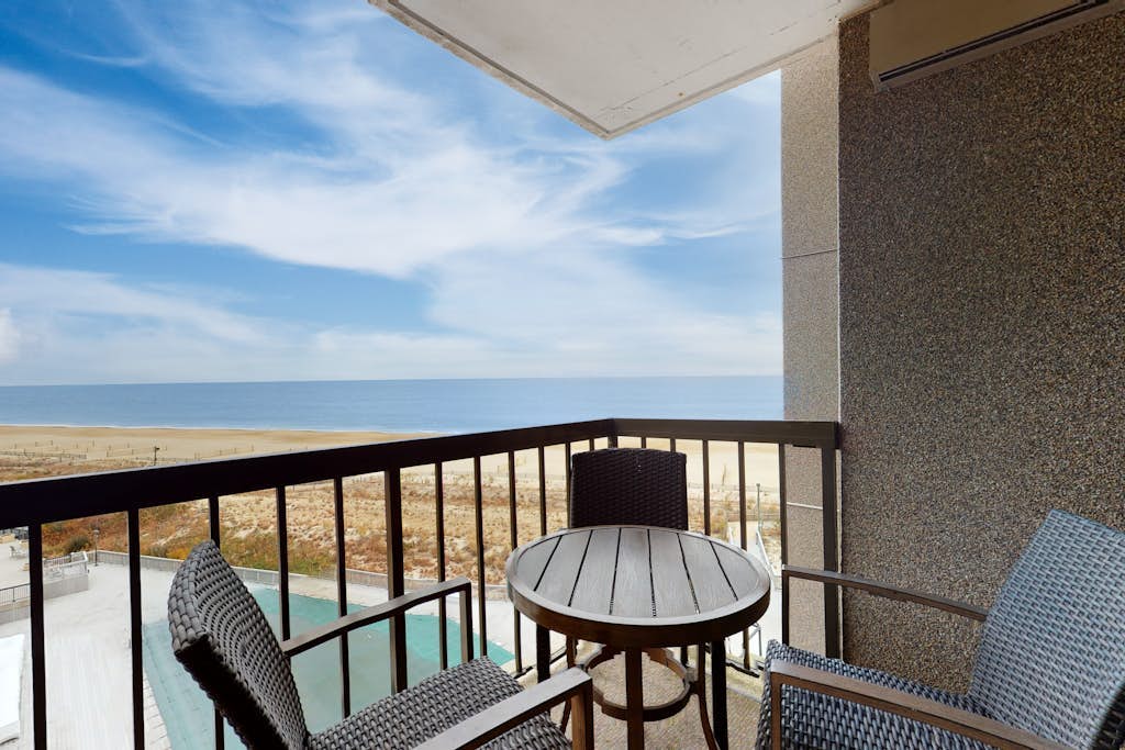 Sea Colony Ocean 6th floor condo w/ tennis court, balcony, and shared sauna