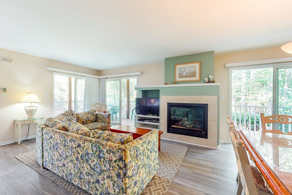 Sea Colony - 55052 Pine Lake Dr