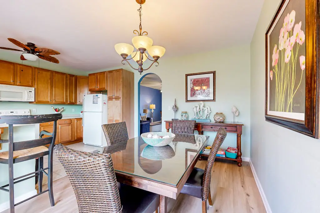 Bayside Resort - 11444 West Sand Cove Rd