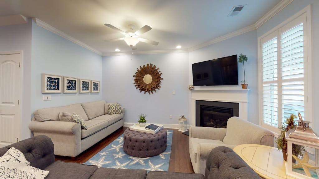 Bayside Resort townhouse w/ free WiFi, pool, golf on-site, and fireplace