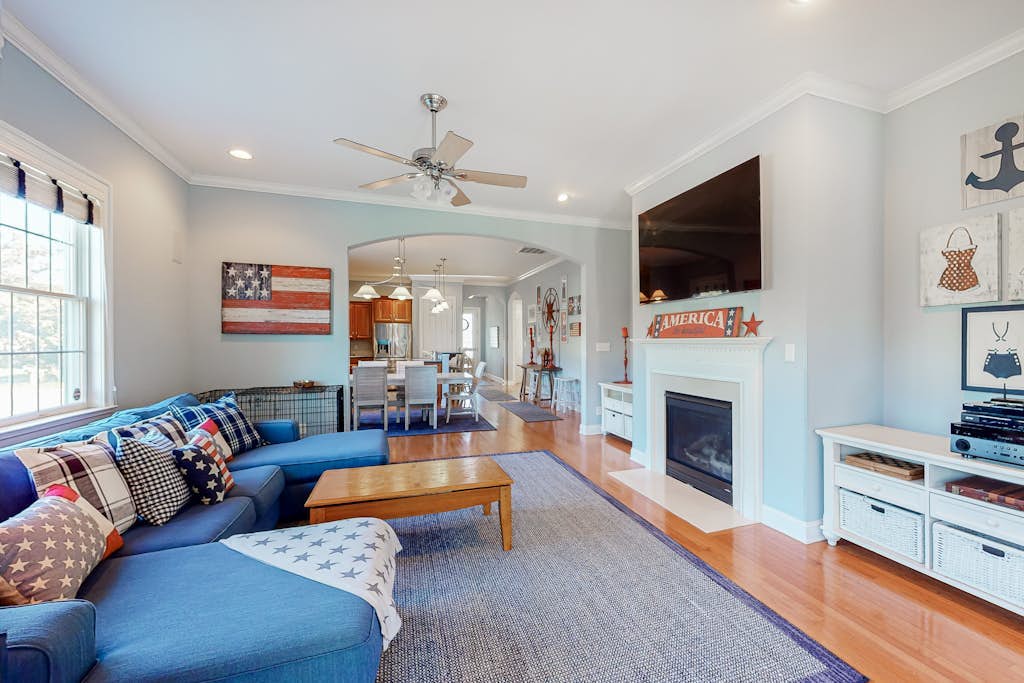 Bayside Resort house w/ tennis/basketball court, shared sauna, & board games