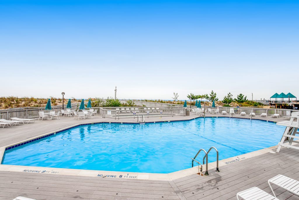 Sea Colony Ocean 7th floor condo w/ pool, shared sauna, and gym