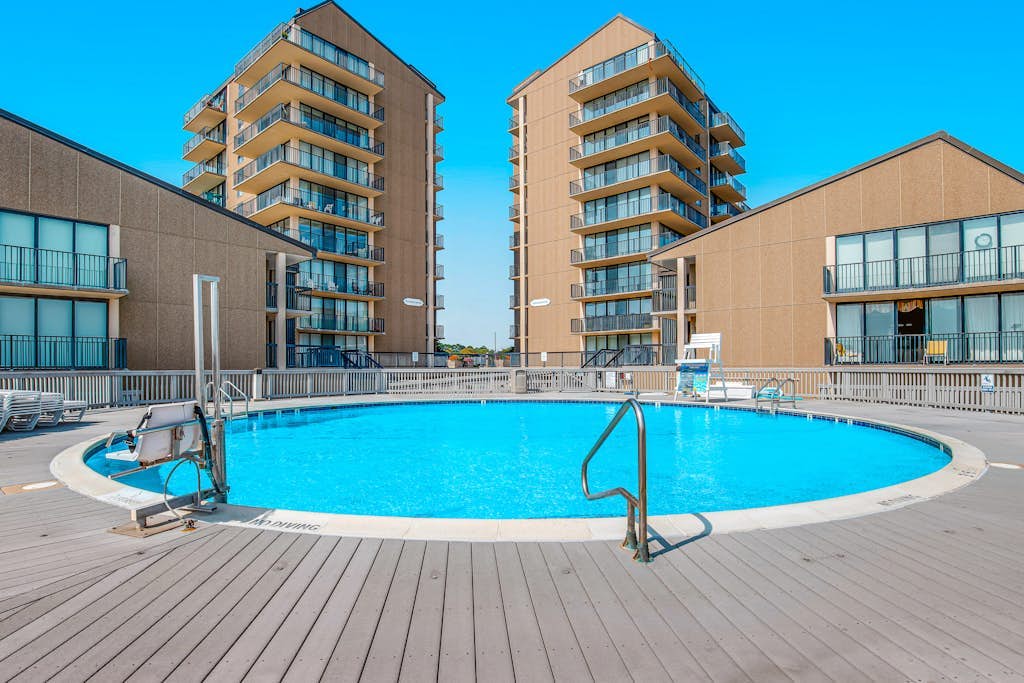 Sea Colony Ocean 7th floor condo w/ tennis court, balcony, and elevator