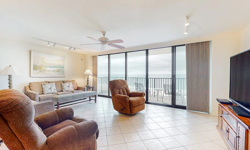 Sea Colony Ocean 9th floor condo w/ balcony, gym, and free WiFi