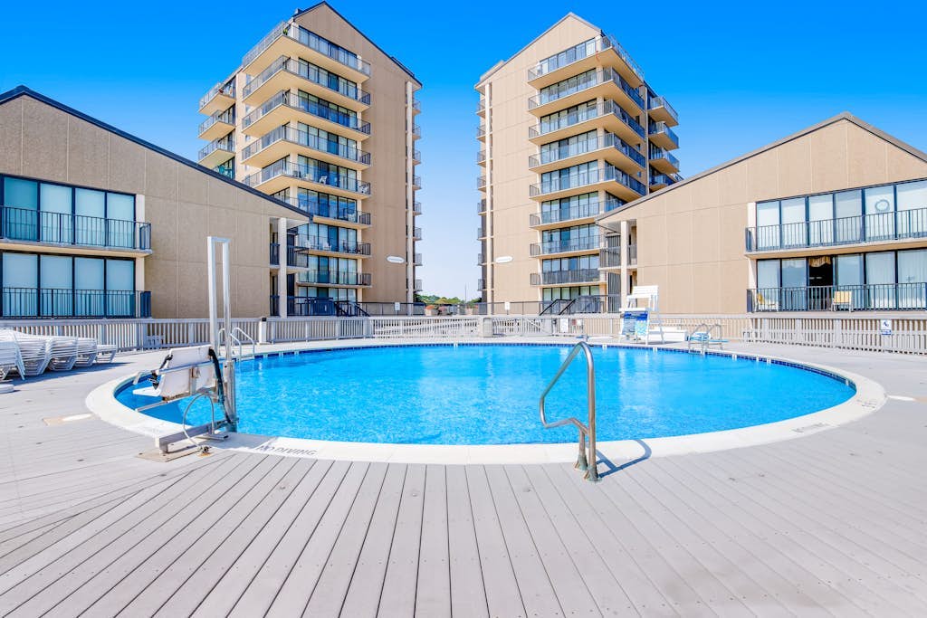 Sea Colony Ocean updated 3rd-floor condo with pool & tennis court