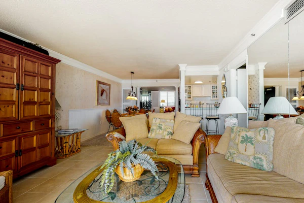 Sea Colony oceanfront 4th-floor condo w/ elevator