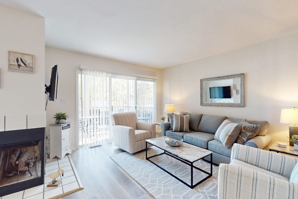 Sea Colony Tennis 1st-floor condo with gym, tennis court & private beach