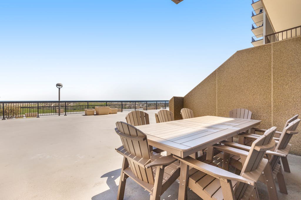 Sea Colony Ocean 1st-floor condo with elevator, pool, & basketball court