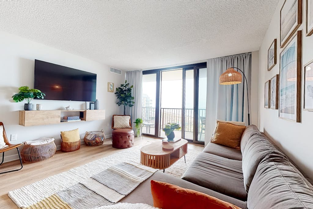 Sea Colony Ocean 7th floor condo with indoor/outdoor pools, tennis, & gym access