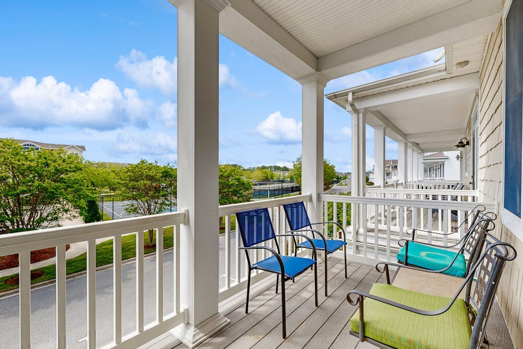 Bayside Resort townhouse w/ balcony, free WiFi, pool, and golf on-site