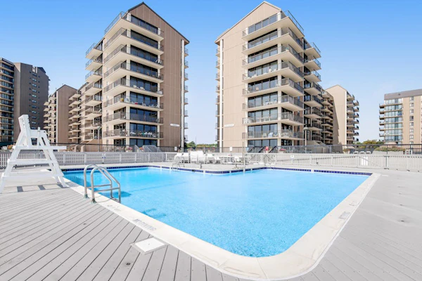 Sea Colony Ocean 8th floor condo w/ shared sauna, pool, and balcony