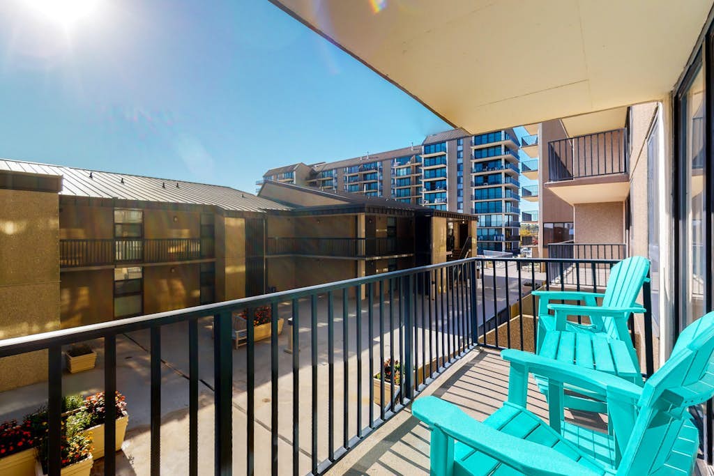 Sea Colony 2nd floor condo with pool, tennis, balcony, washer/dryer, elevator