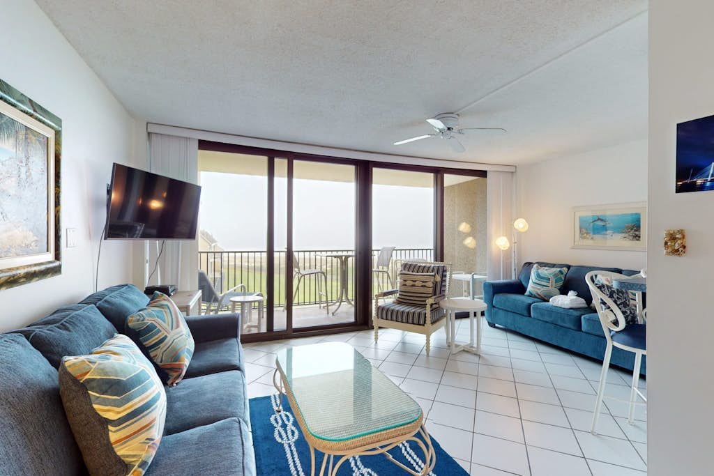 Sea Colony Ocean 3rd-floor condo with elevator, gym, & pool