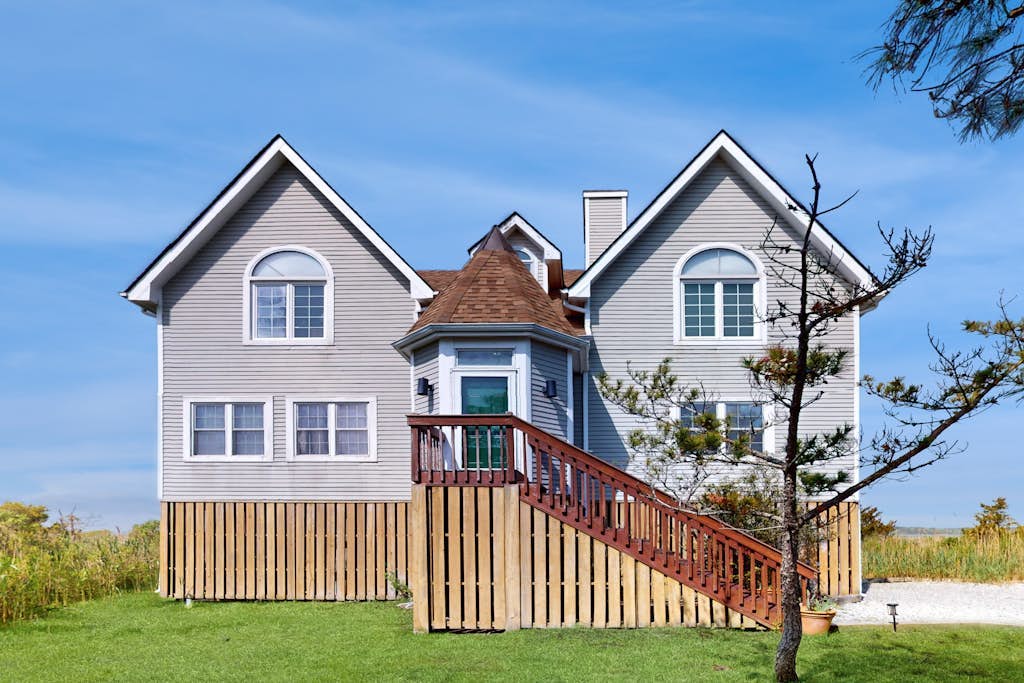 Seatowne bayfront home w/ outdoor shower, community pool, tennis & pier