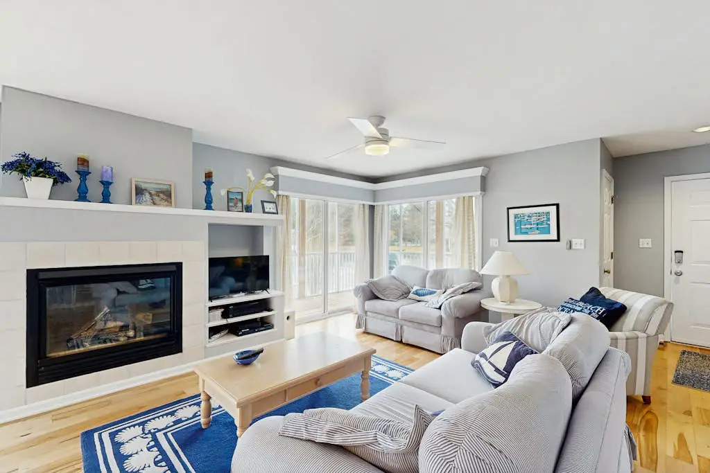 Sea Colony - 55054 Pine Lake Dr