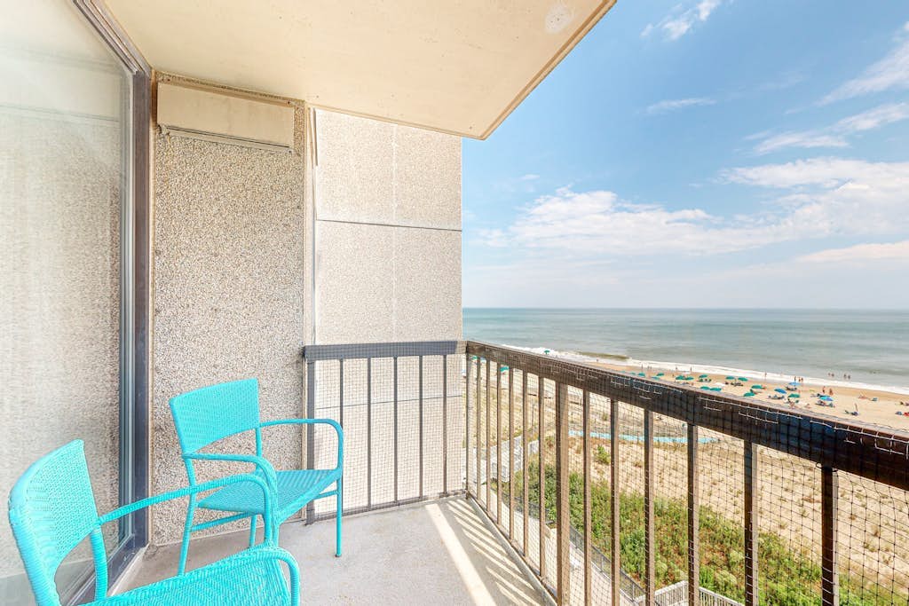 Sea Colony Ocean 6th floor condo w/ tennis court, basketball court, and balcony