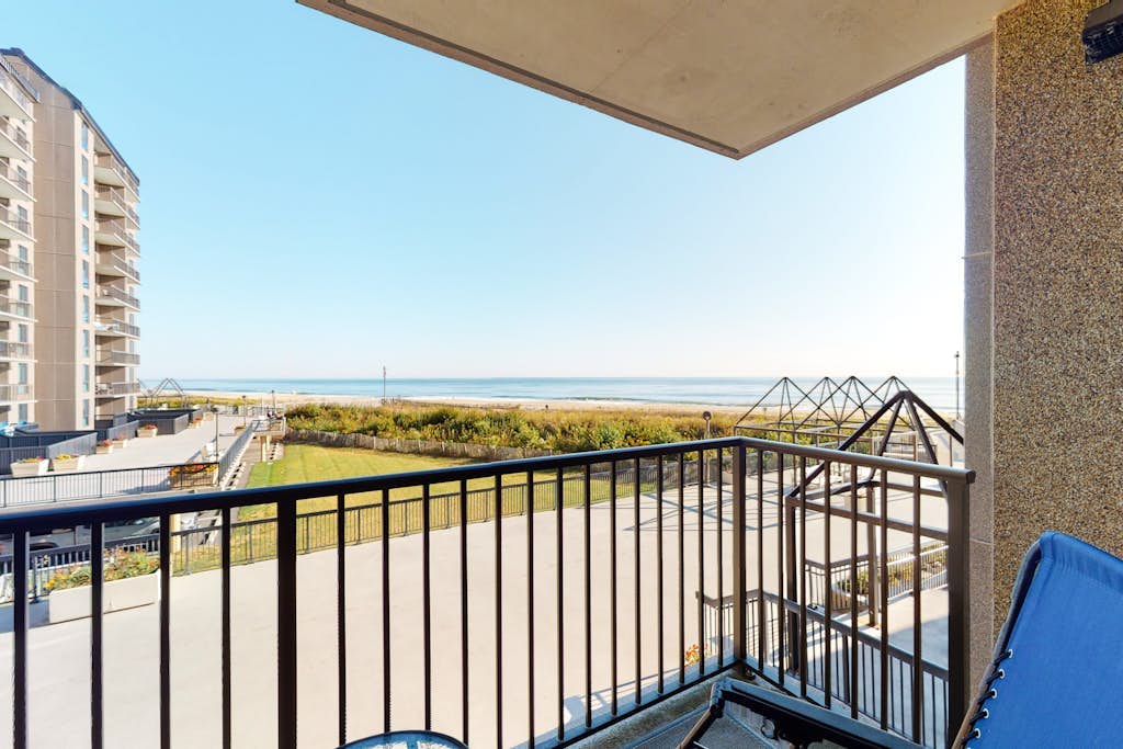 Sea Colony Ocean 2nd floor condo w/ shared sauna, gym, and pool