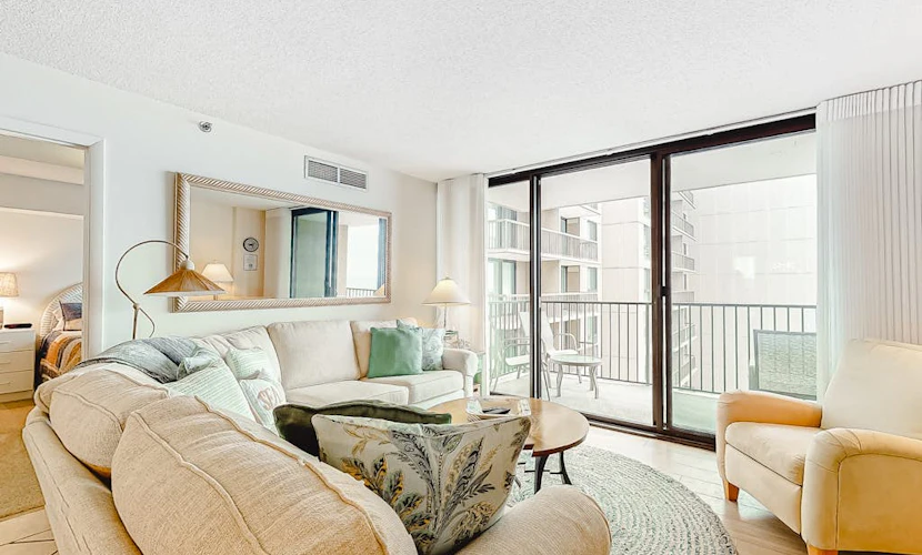Sea Colony Ocean 5th floor condo w/ gym, basketball court, and shared sauna