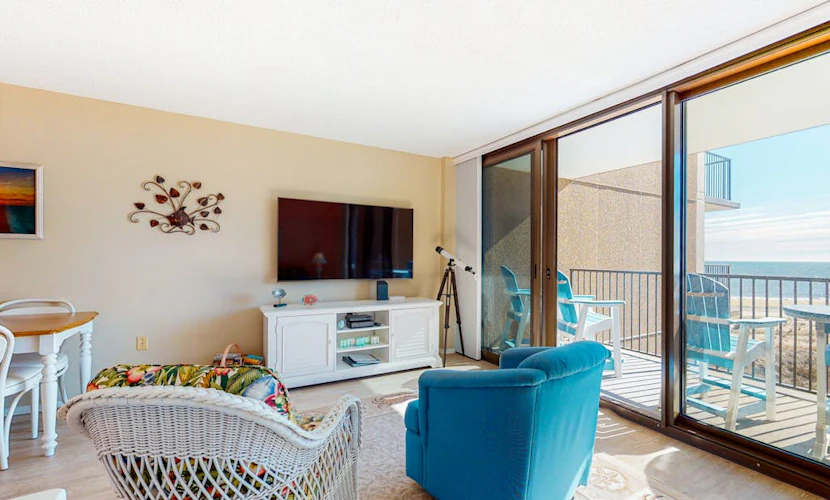 Sea Colony Ocean 4th floor condo w/ basketball court, elevator, and gym