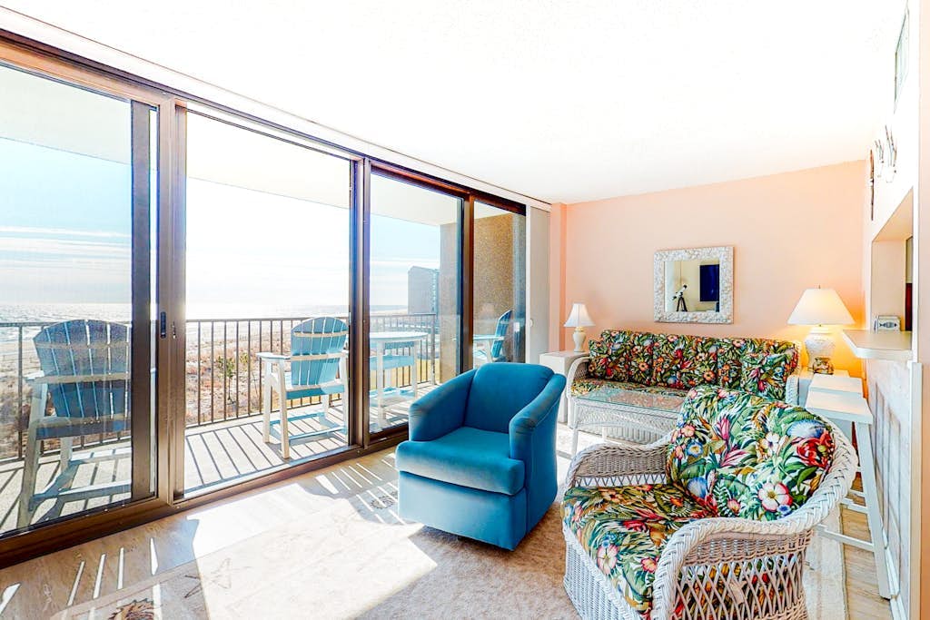 Sea Colony Ocean 4th floor condo w/ basketball court, elevator, and gym