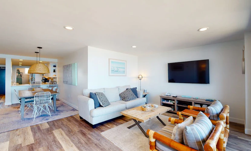 Sea Colony Ocean 11th floor condo w/ free WiFi, tennis court, & basketball court