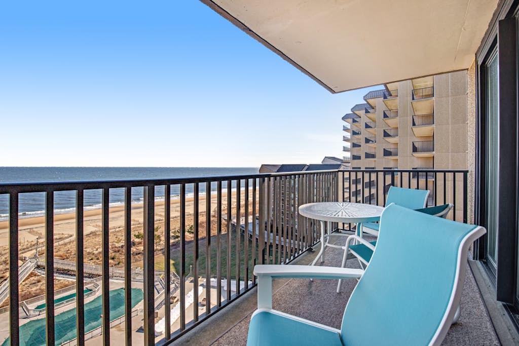 Sea Colony Ocean 10th floor condo w/ tennis court & elevator