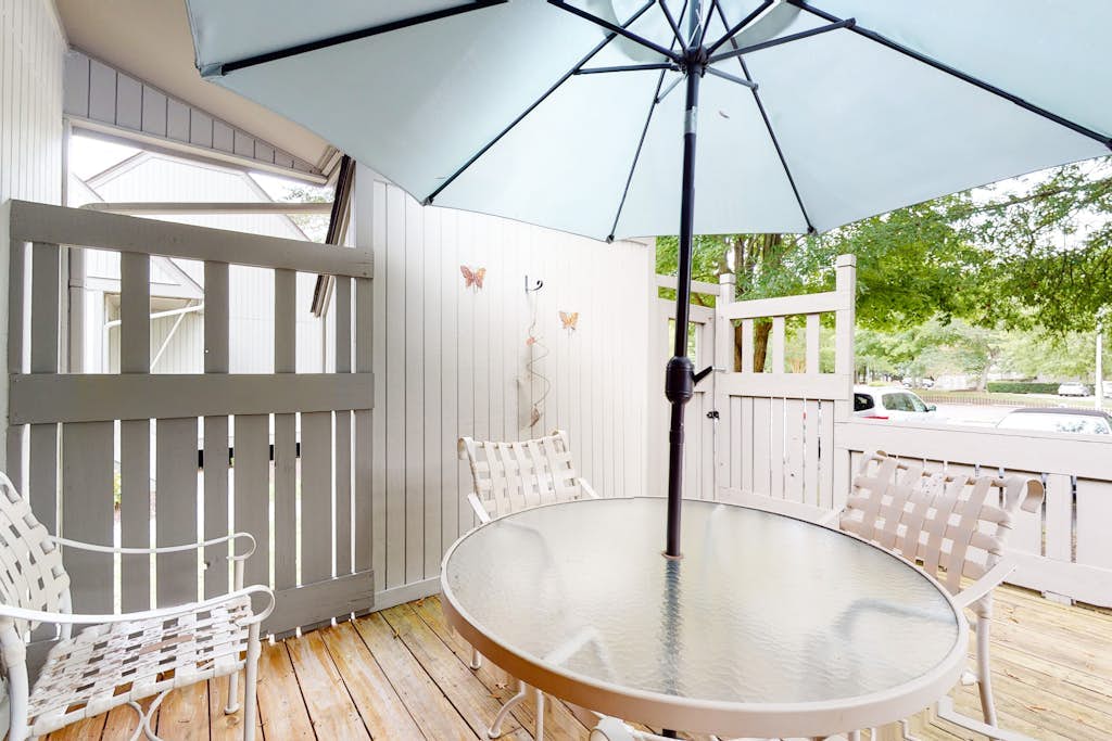 Sea Colony Tennis 1st-floor condo with sauna & basketball court/tennis court