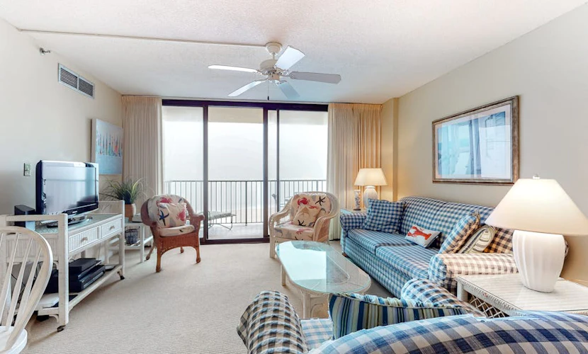 Sea Colony Ocean 8th floor condo w/ free WiFi, shared sauna, and tennis court