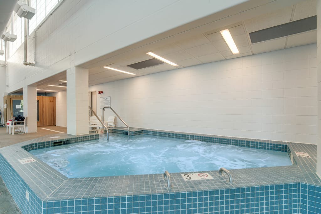 Sea Colony Ocean 8th floor condo w/ free WiFi, shared sauna, and tennis court