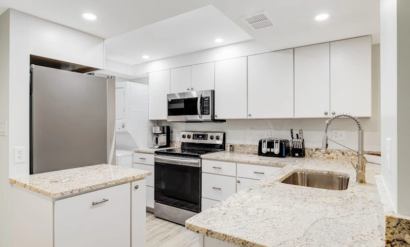 Sea Colony oceanfront 1st floor condo w/shared basketball court, sauna, elevator