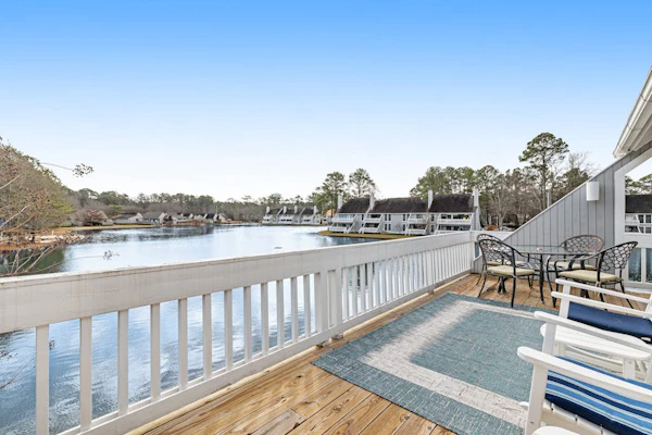 2nd-floor Sea Colony Tennis condo with pool, sauna & basketball court