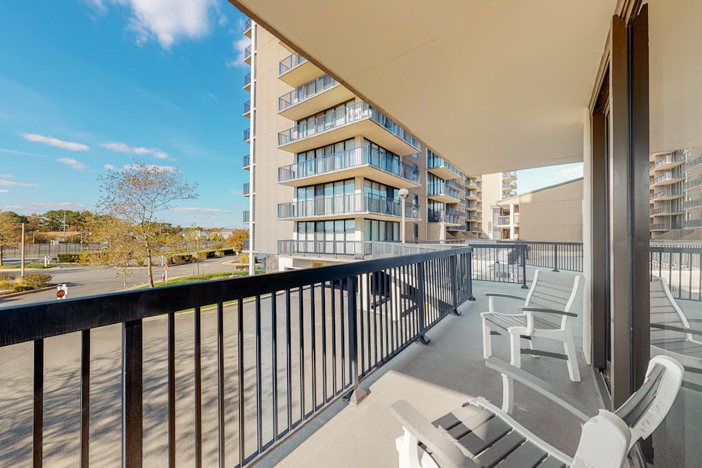 Sea Colony Ocean 1st floor condo with basketball court, elevator, & sauna