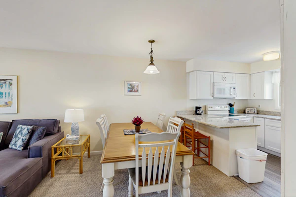 Sea Colony Tennis 1st-floor condo with a gym