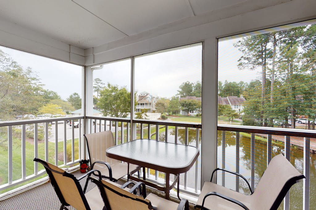 Sea Colony Tennis 2nd floor condo w/ gym, shared sauna, and balcony