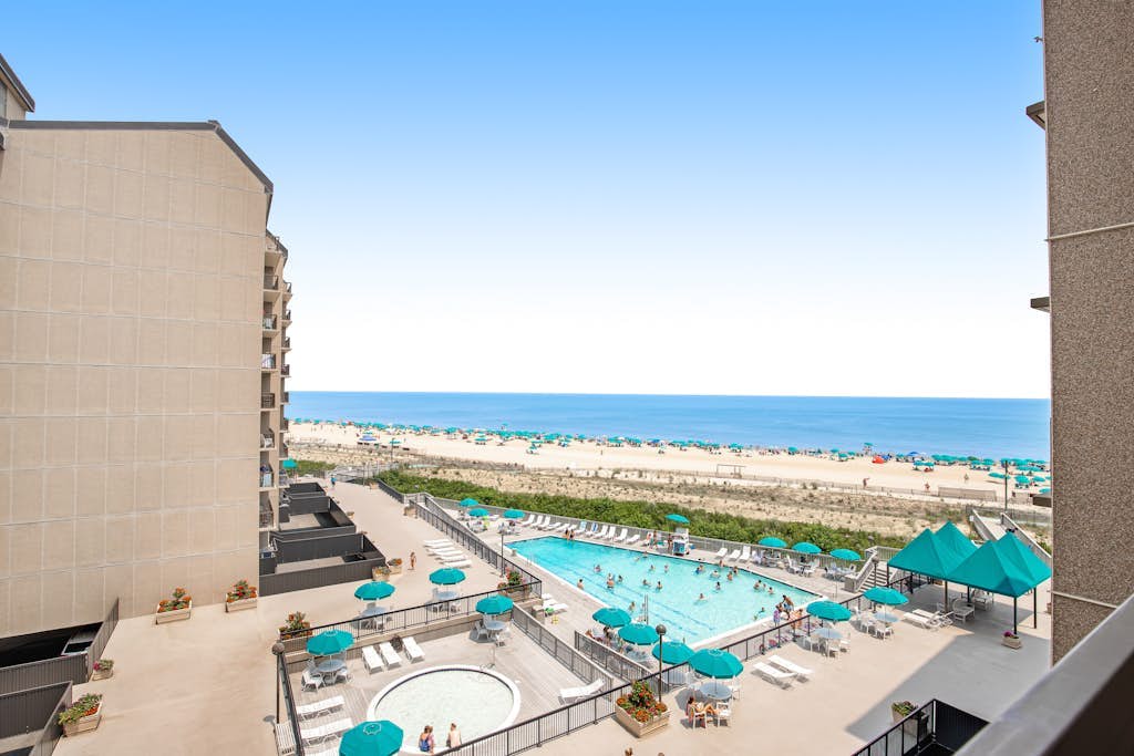 Sea Colony Ocean 5th floor condo w/ balcony, shared sauna, and tennis court